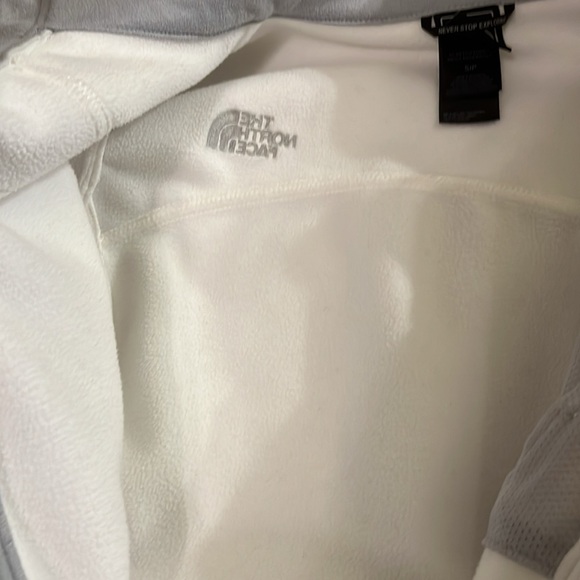 Women's The North Face Windwall waterproof zip up jacket - Picture 9 of 12